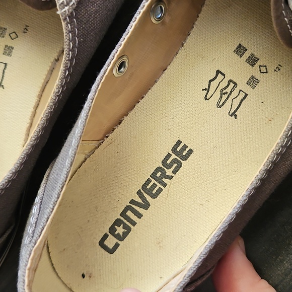 Size 9 Clean Converse! - Picture 2 of 6